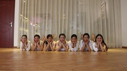 漯河阴瑜伽教练培训学费 全新教学培训 郑州心