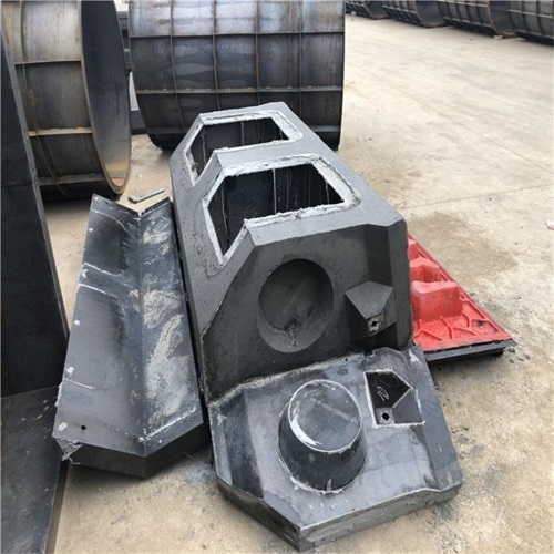 挡土墙钢模具制作
