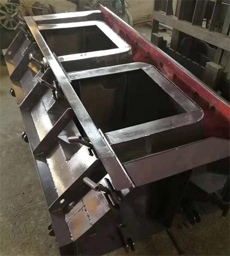 平铺式护坡模具厂家价格