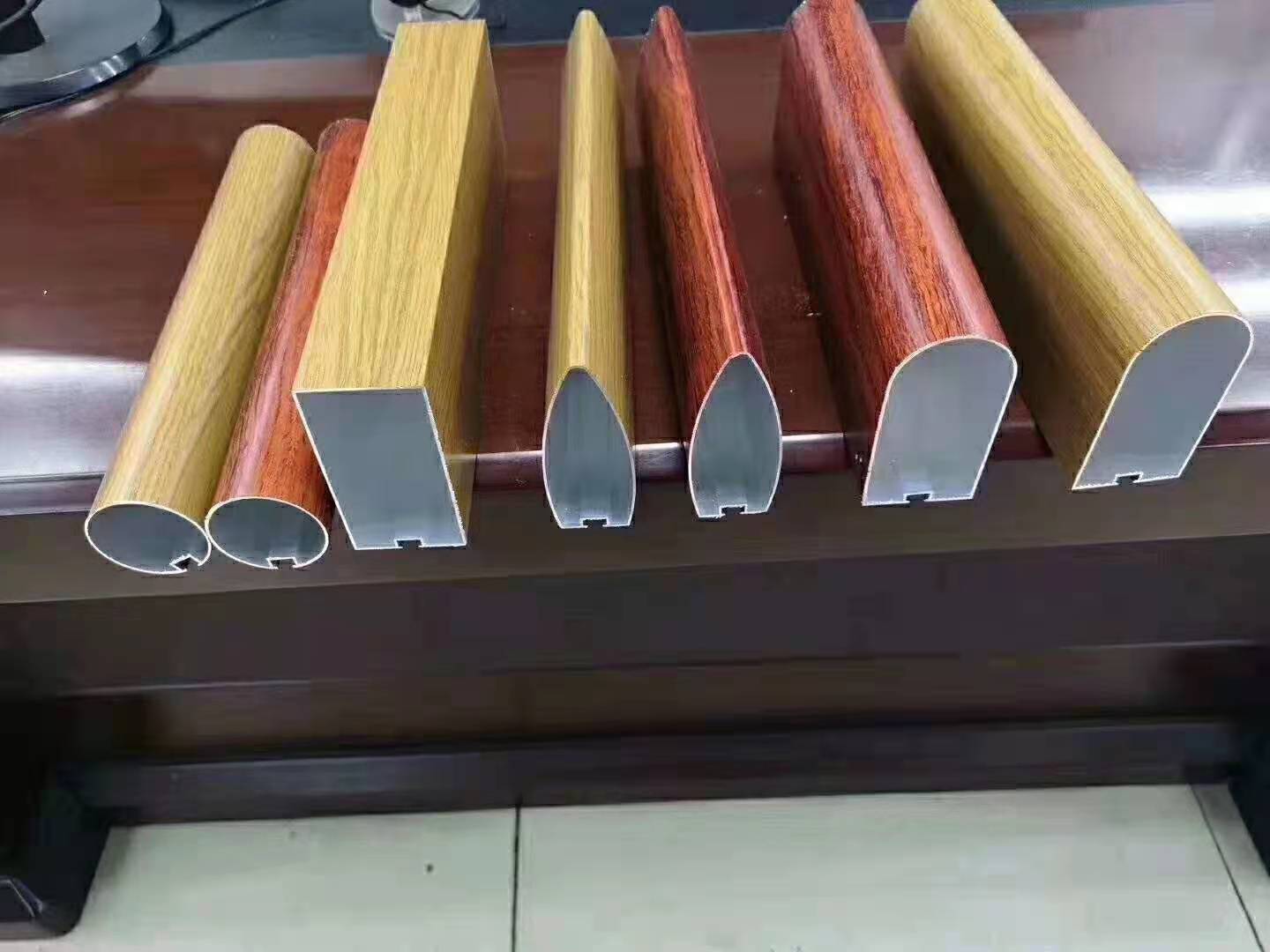 鋁方通屏風
