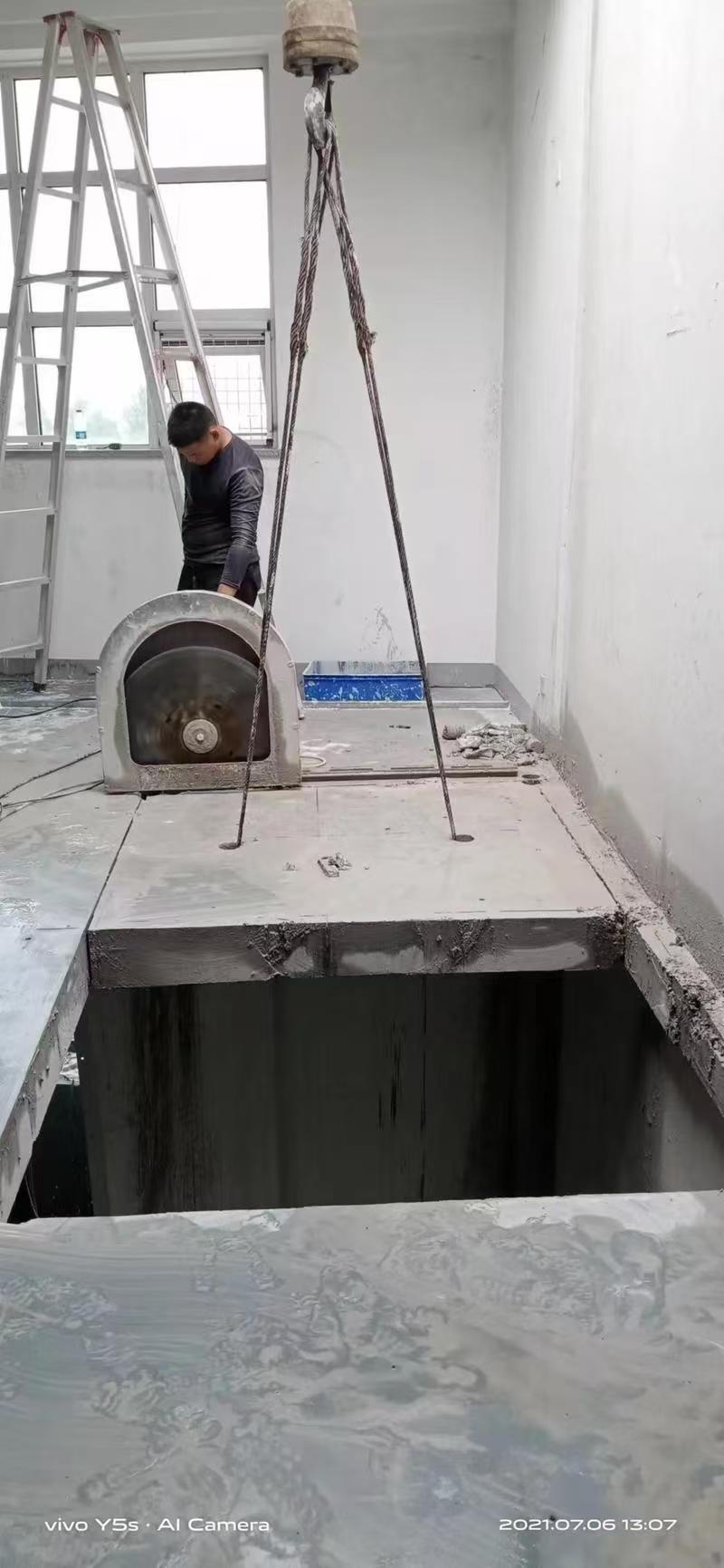 河北唐山地区高速防撞栏切割施工