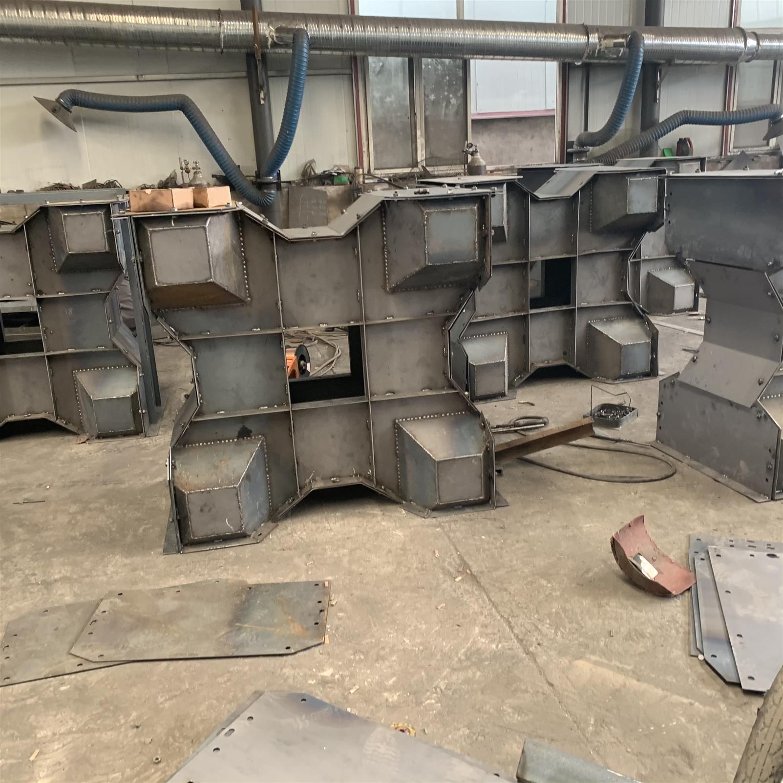 防浪石模具具有良好的热稳定性,及材料具有抗高温化学腐蚀能力;具有