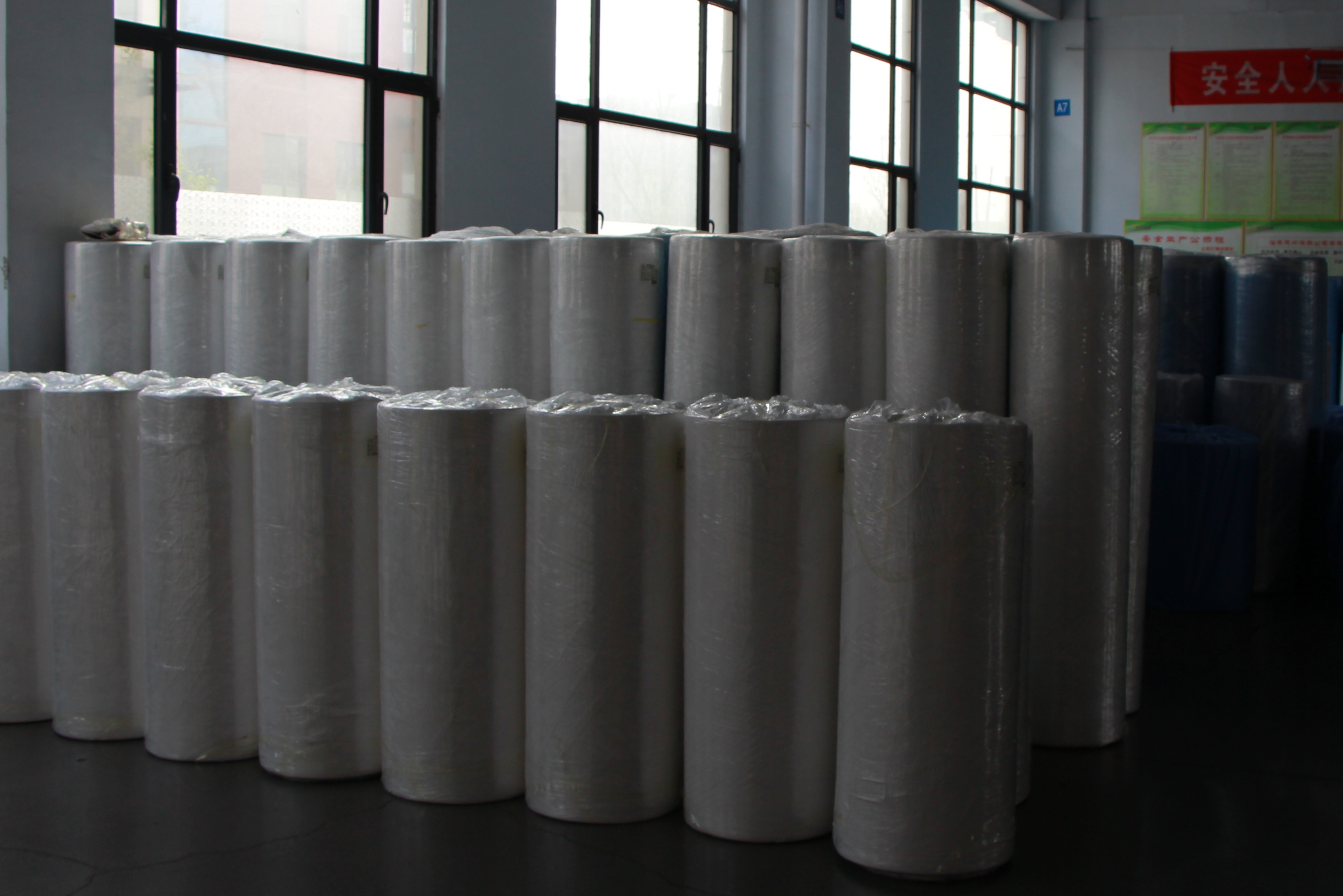 无纺布家用服饰:沙发内包布,地毯,贴墙布,擦镜布,茶叶袋,吸尘器滤袋